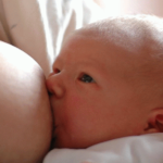 WHO: πολύτιμος ο μητρικός θηλασμός